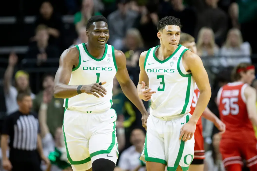 Oregon Ducks Edge Out Utah Utes in Final PAC-12 Regular Season Showdown