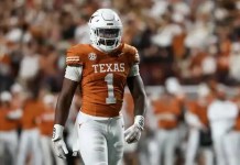 Texas’ Simmons is Bronko Nagurski Trophy National Player of the Week