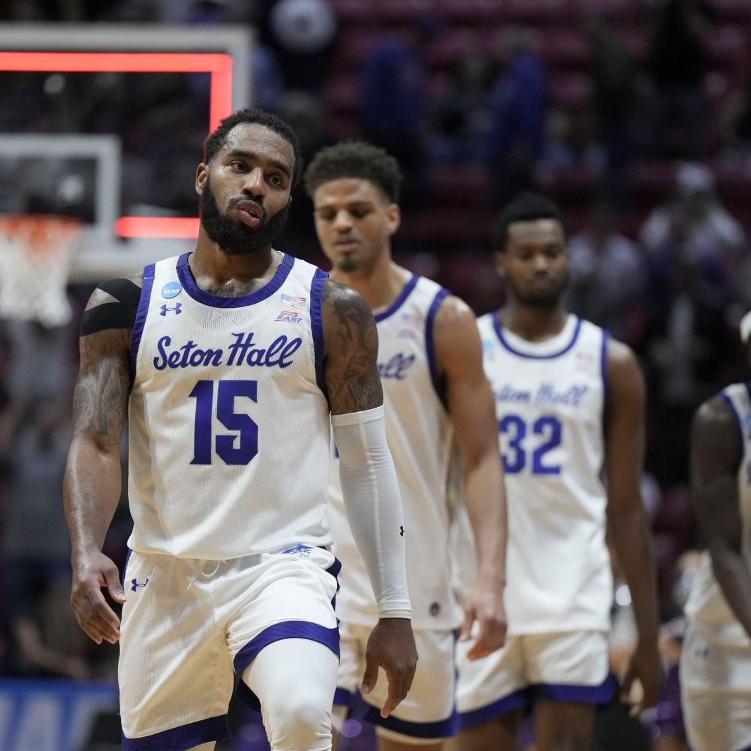 Pirates Struggle over Thanksgiving Break Pirates Struggle over Thanksgiving Break